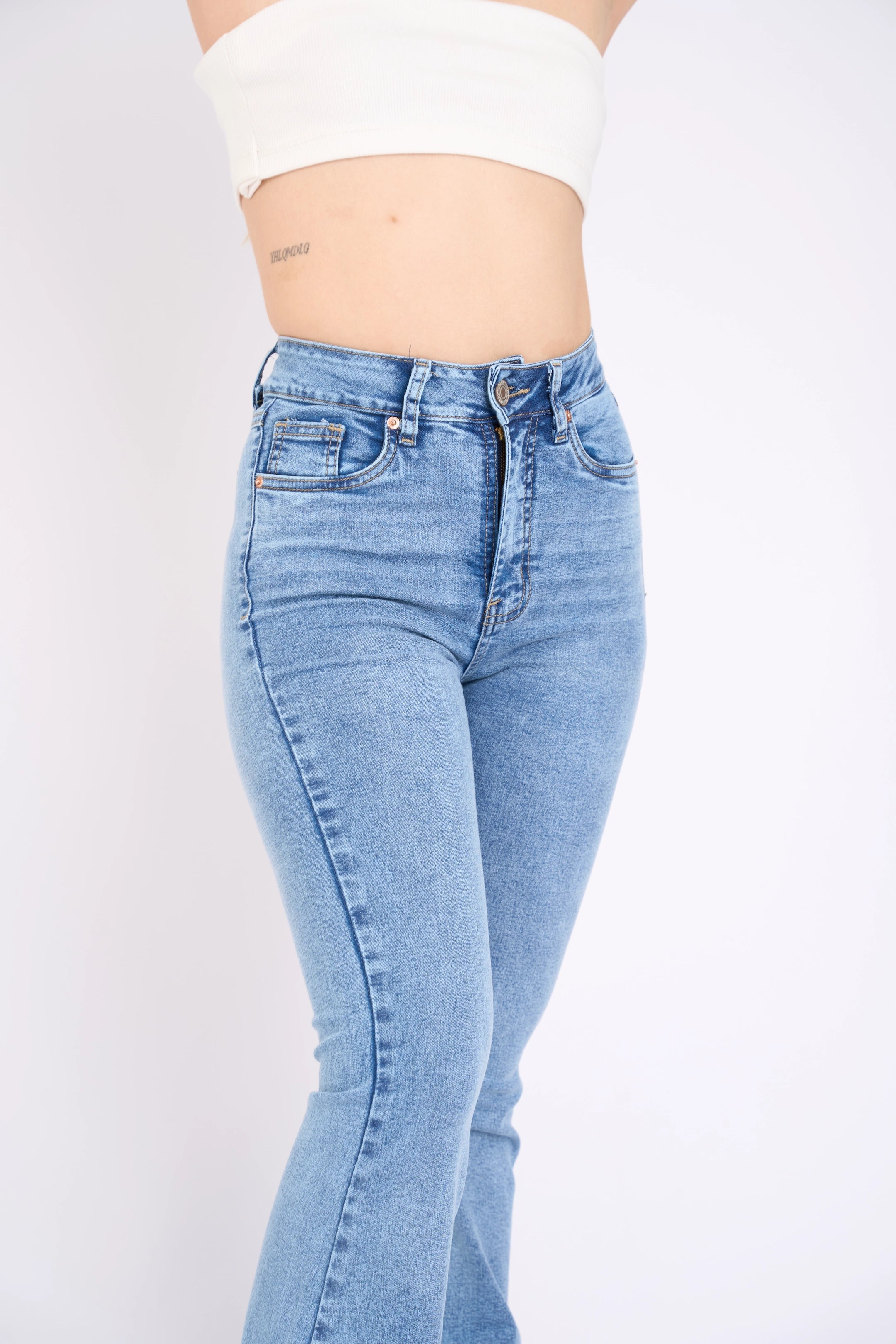 FLARE JEAN TIRO ALTO - CELESTE INTERMEDIO