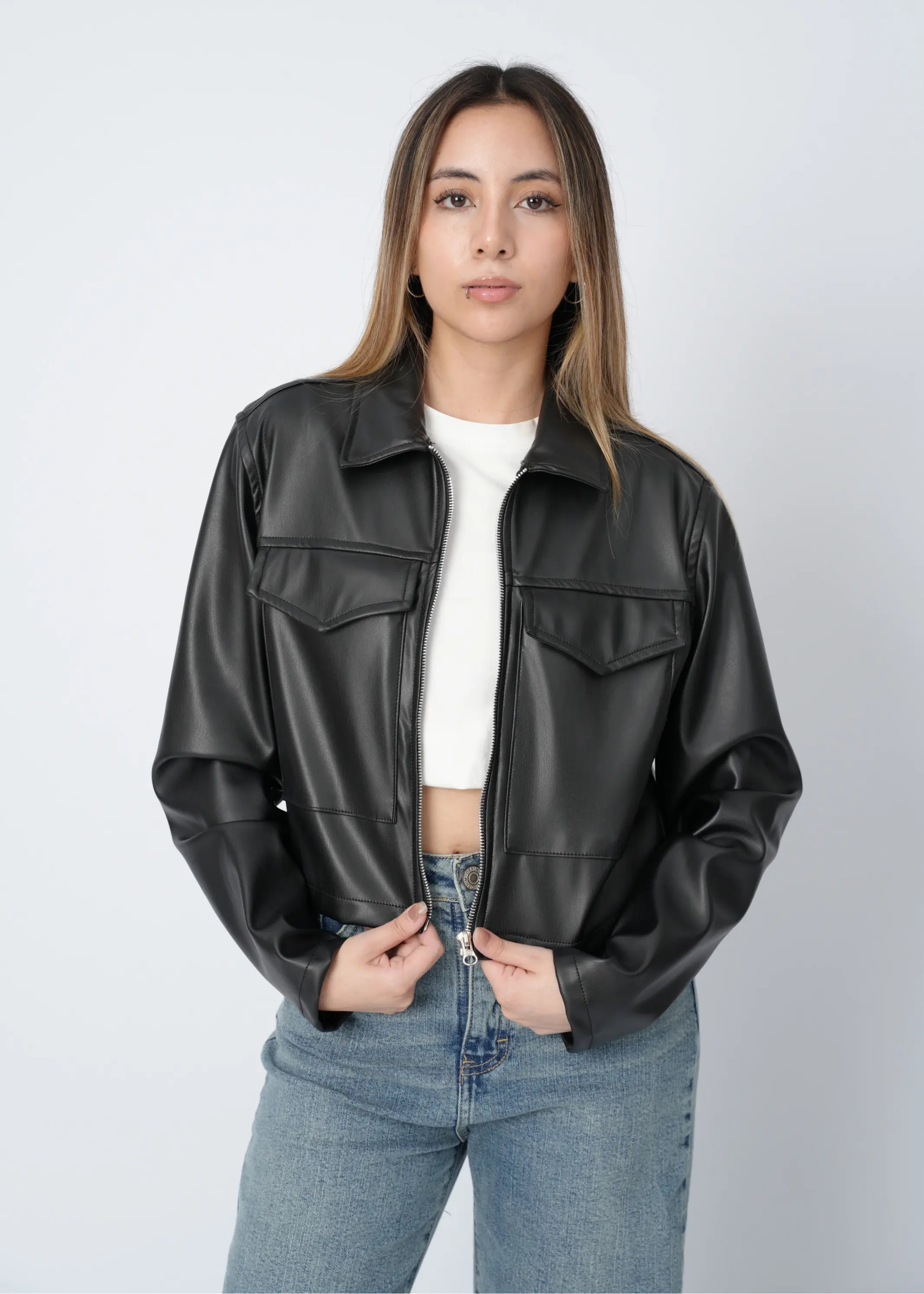 CASACA CROP CUERINA - NEGRO